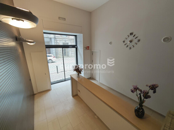 Local de 400m2 situat al centre de Girona!